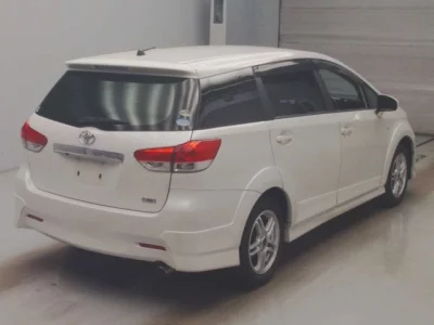 Toyota WISH  с аукциона в Японии
