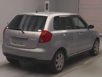 Mazda VERISA  с аукциона в Японии