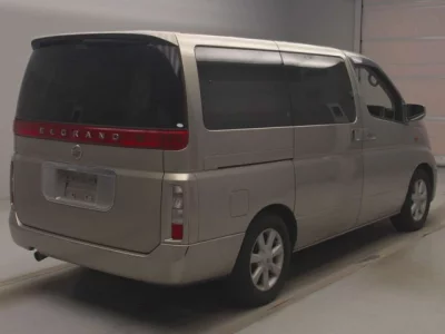 Nissan ELGRAND  с аукциона в Японии