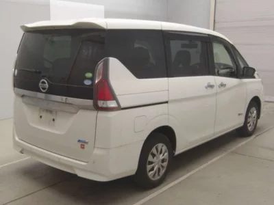 Nissan SERENA  с аукциона в Японии
