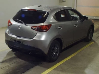Mazda DEMIO  с аукциона в Японии