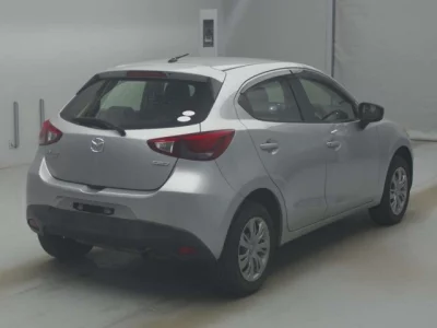 Mazda DEMIO  с аукциона в Японии