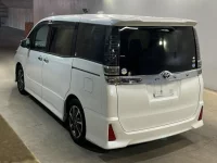 Toyota VOXY лот № 3001 оценка 4  с аукциона в Японии 1
