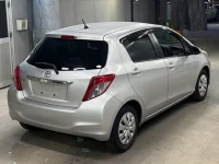 Toyota VITZ лот № 2038 оценка 3  с аукциона в Японии 4