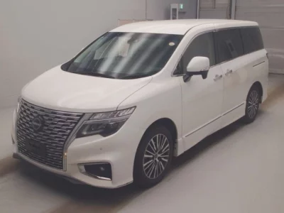 Nissan ELGRAND  с аукциона в Японии