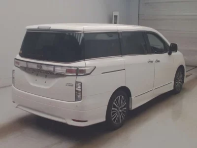 Nissan ELGRAND  с аукциона в Японии