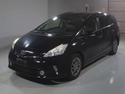 Toyota PRIUS ALPHA  с аукциона в Японии
