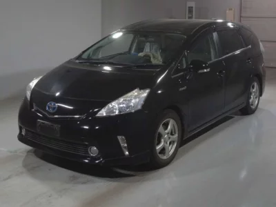 Toyota PRIUS ALPHA  с аукциона в Японии