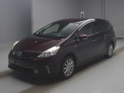 Toyota PRIUS ALPHA  с аукциона в Японии