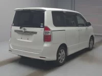 Toyota NOAH лот № 24114 оценка 3.5  с аукциона в Японии 1