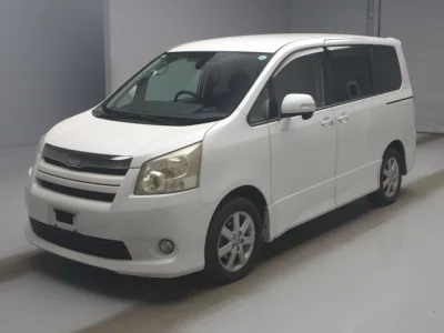 Toyota NOAH  с аукциона в Японии