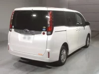 Toyota NOAH лот № 326 оценка 3.5  с аукциона в Японии 1
