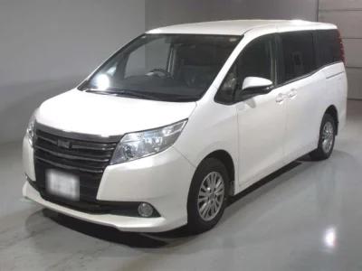 Toyota NOAH  с аукциона в Японии