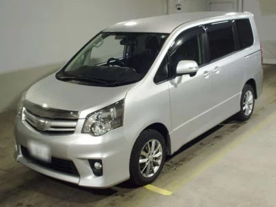 Toyota NOAH  с аукциона в Японии