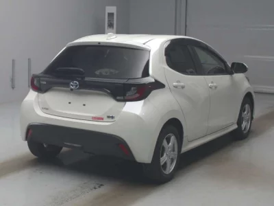 Toyota YARIS  с аукциона в Японии