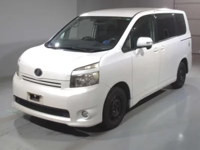 Toyota VOXY  с аукциона в Японии