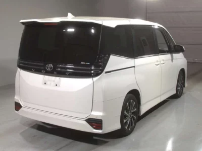 Toyota VOXY  с аукциона в Японии