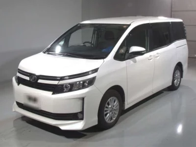 Toyota VOXY  с аукциона в Японии