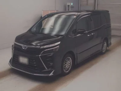 Toyota VOXY  с аукциона в Японии