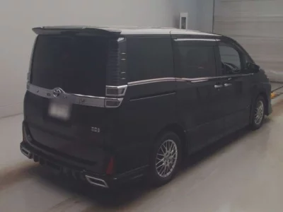 Toyota VOXY  с аукциона в Японии