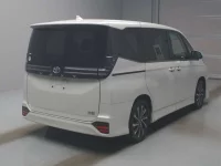 Toyota VOXY лот № 22129 оценка 3.5  с аукциона в Японии 1