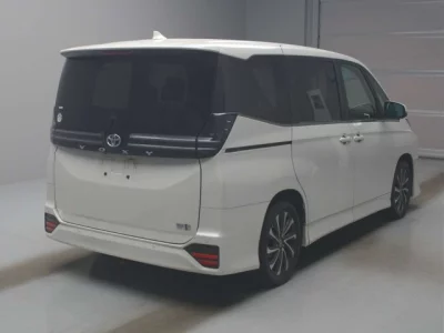 Toyota VOXY  с аукциона в Японии