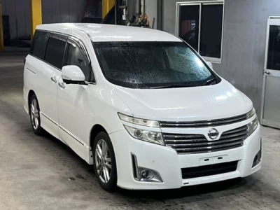 Nissan ELGRAND  с аукциона в Японии