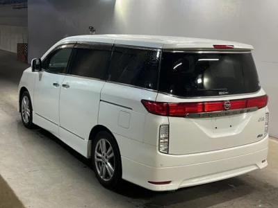 Nissan ELGRAND  с аукциона в Японии