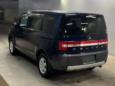 Mitsubishi DELICA D5