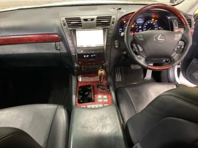 Lexus LS  с аукциона в Японии