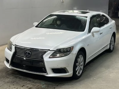 Lexus LS  с аукциона в Японии