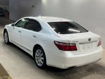 Lexus LS  с аукциона в Японии