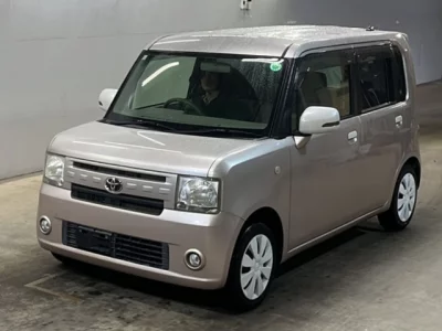 Toyota PIXIS SPACE  с аукциона в Японии