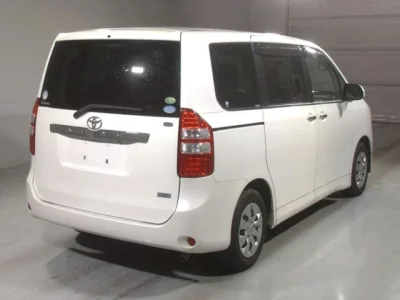 Toyota NOAH  с аукциона в Японии