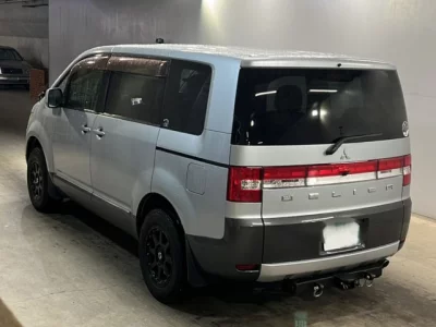 Mitsubishi DELICA D5