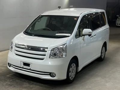 Toyota NOAH  с аукциона в Японии