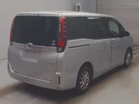 Toyota NOAH лот № 4066 оценка R  с аукциона в Японии 1