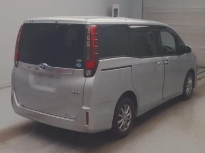 Toyota NOAH  с аукциона в Японии