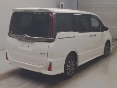 Toyota NOAH  с аукциона в Японии