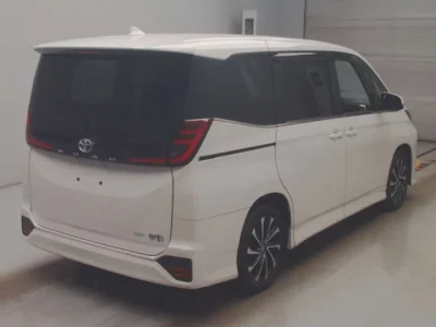 Toyota NOAH  с аукциона в Японии