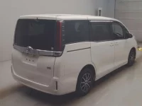 Toyota NOAH лот № 226 оценка 4.5  с аукциона в Японии 1