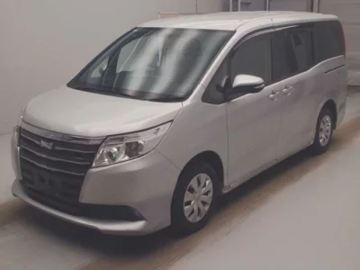Toyota NOAH  с аукциона в Японии