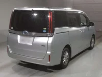 Toyota NOAH лот № 388 оценка 4  с аукциона в Японии 1
