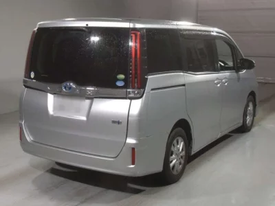 Toyota NOAH  с аукциона в Японии