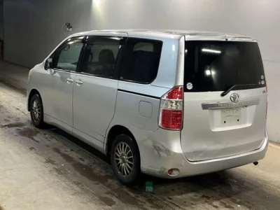 Toyota NOAH  с аукциона в Японии