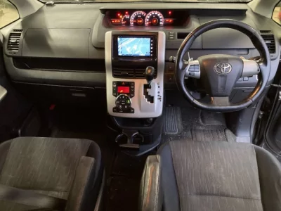 Toyota NOAH  с аукциона в Японии