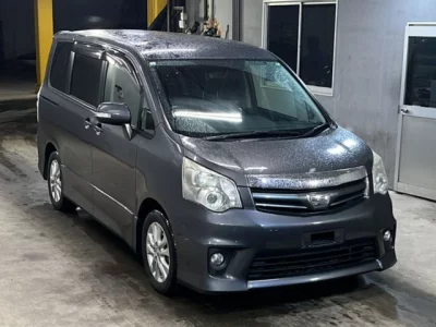 Toyota NOAH  с аукциона в Японии