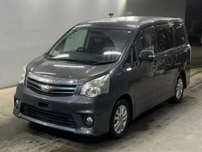 Toyota NOAH  с аукциона в Японии