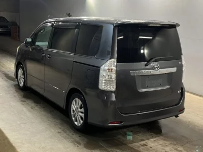 Toyota NOAH  с аукциона в Японии