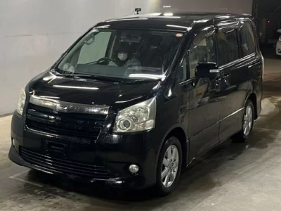 Toyota NOAH  с аукциона в Японии